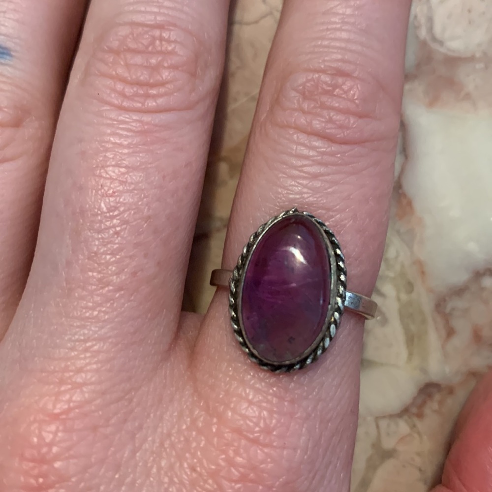 Sterling Silver and Amethyst Ring - Picture 2 of 4